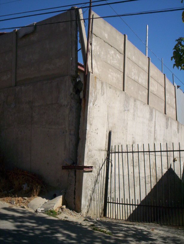 Muro de contención volcado